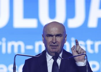 Trei senatori schimbă tabăra și merg la PNL. Partidul care pierde influență