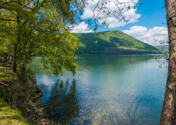 Incident GRAV! Este căutat de scafandri, după ce a căzut într-un lac, soțul ministrei…