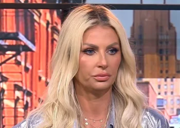 Momente tensionate în aeroport! Andreea Bănică a fost LOVITĂ de…