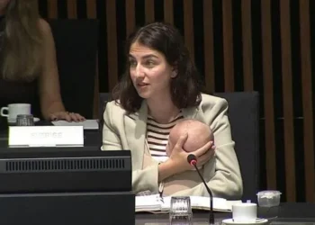 Scene NEOBIȘNUITE! Un ministru a venit la ședință împreună cu bebelușul său de trei luni