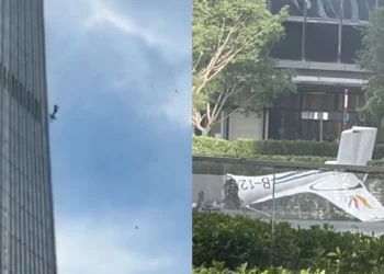 Un avion de mici dimensiuni a lovit una dintre cele mai înalte clădiri din…