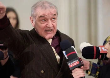 Gigi Becali, reacție nervoasă în fața presei. A pălmuit un jurnalist: „De ce minți?”