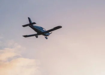 Incident dramatic într-un avion! Un pasager A DECEDAT după o altercație cu alți călători