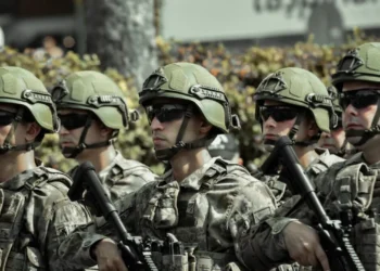 Serviciul militar OBLIGATORIU revine într-o țară europeană. Cât timp vor trebui să stea tinerii în armată