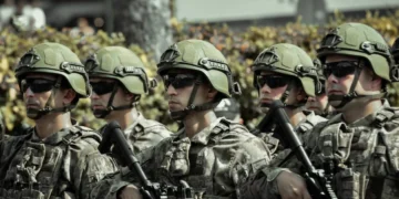 Serviciul militar OBLIGATORIU revine într-o țară europeană. Cât timp vor trebui să stea tinerii în armată