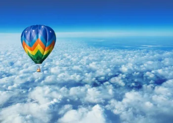 Un balon cu aer cald a luat foc în timpul zborului. Opt persoane au…