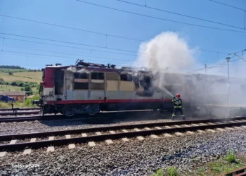 PANICĂ în trenul București–Istanbul, după ce locomotiva a luat foc! Pasagerii au fost…