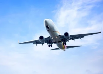 Clipe de GROAZĂ în aer! Un bărbat a deschis ușa de urgență a avionului, iar 12 oameni au…