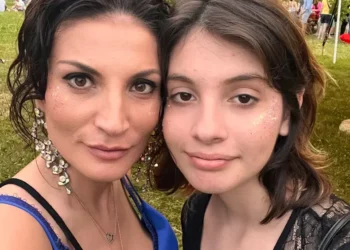 Ioana ginghina si fiica ei prima zi de liceu