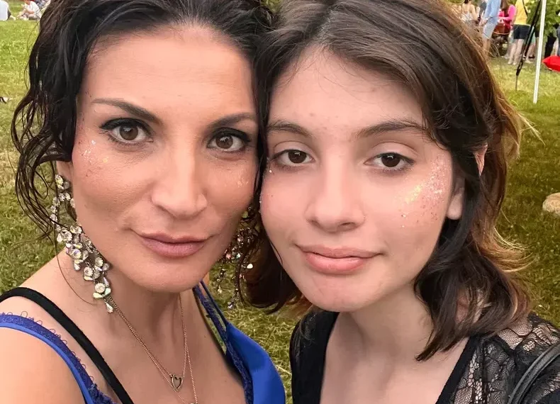 Ioana ginghina si fiica ei prima zi de liceu