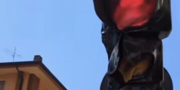 Valul de caniculă se extinde în Europa. Din cauza temperaturilor extreme s-au TOPIT semafoarele în…