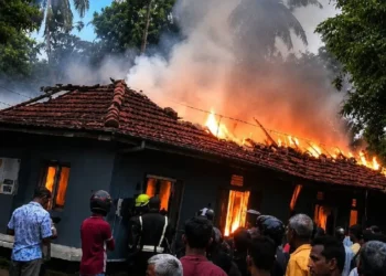 Sri lanka incendiu HOKKQ