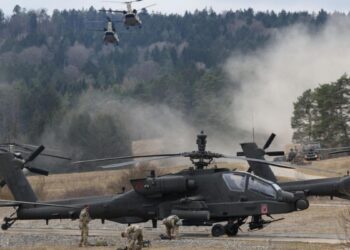 Un elicopter de lupta apache al armatei sua s a prabusit in zona stramtorii ormuz