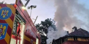 Incendiu devastator la o mănăstire din Neamț. Un călugăr a fost găsit…