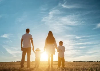 Ce sprijin financiar poate primi în 2026 o familie cu doi copii. Sumele acordate de stat