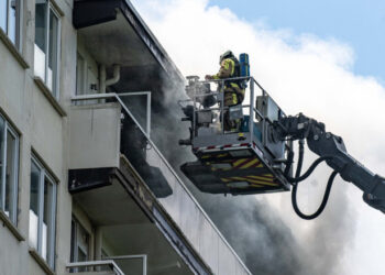 Incendiu într-un bloc de 10 etaje! Cel puțin șase persoane au decedat
