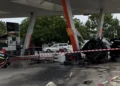 Două autoturisme s-au ciocnit violent într-o benzinărie