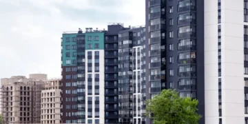 Amendă de până la 100.000 de lei pentru românii care locuiesc la bloc. Ce semnături sunt obligatorii și ce greșeală fac mulți proprietari