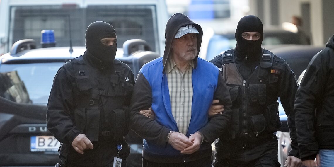 Gheorghe Dinca este adus la sediul DIICOT din Bucuresti, vineri, 10 ianuarie 2019. ALEXANDRU DOBRE/ MEDIAFAX FOTO.