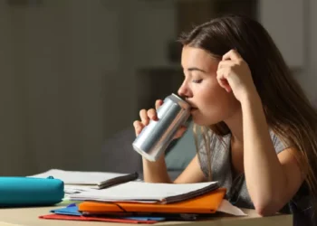 O adolescentă de 13 ani a mvrit după ce a consumat zilnic, la școală,…