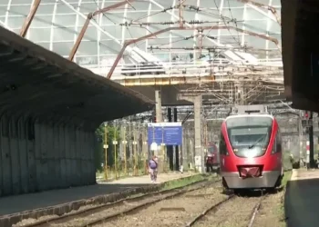 Scandal de proporții într-un tren! Pasagerii susțin că au fost ținuți captivi de…