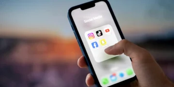 Decizie radicală! Telefoanele mobile vor fi interzise în școlile din…