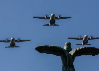 Bucureștenii, avertizați după apariția avioanelor militare pe cerul Capitalei