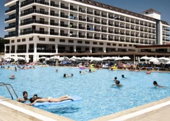 Tragedie la piscină! O fetiță de 7 ani s-a înecat, iar familia cere adevărul