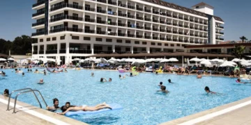 Tragedie la piscină! O fetiță de 7 ani s-a înecat, iar familia cere adevărul