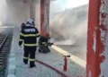 Intervenție de URGENȚĂ după ce un tren de călători a luat foc în…