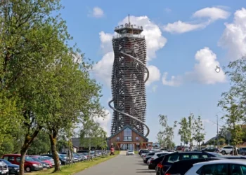 Tragedie într-o zonă turistică! O familie cu un copil a căzut în gol, de la 45 de metri, în…