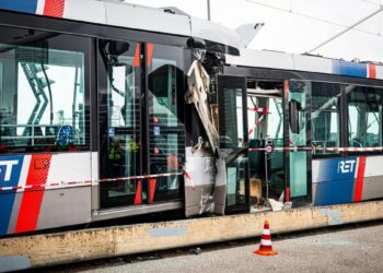 Două tramvaie s-au ciocnit violent, iar 15 persoane au fost…