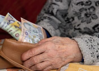 Vești neplăcute pentru pensionari! PENSIILE pe luna august vor…
