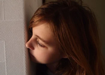O fată de 13 ani și-a pierdut viața în urma unei căderi de la etajul 10, după ce s-ar fi certat cu…
