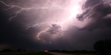 Alertă în Bucegi! O persoană aflată în drumeție a fost lovită de fulger