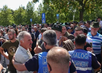 SCANDAL de proporții la protestul fermierilor din Capitală. S-a ajuns la folosirea…