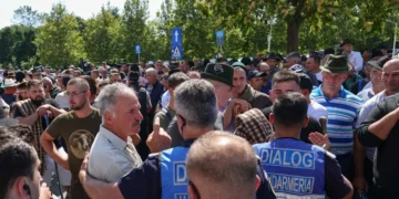 SCANDAL de proporții la protestul fermierilor din Capitală. S-a ajuns la folosirea…